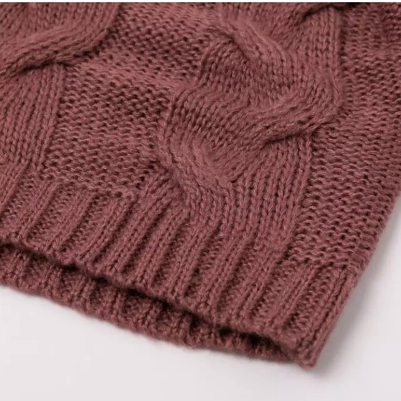 Oversized Knit Cable Turtleneck Sweater - Picture 7 of 7